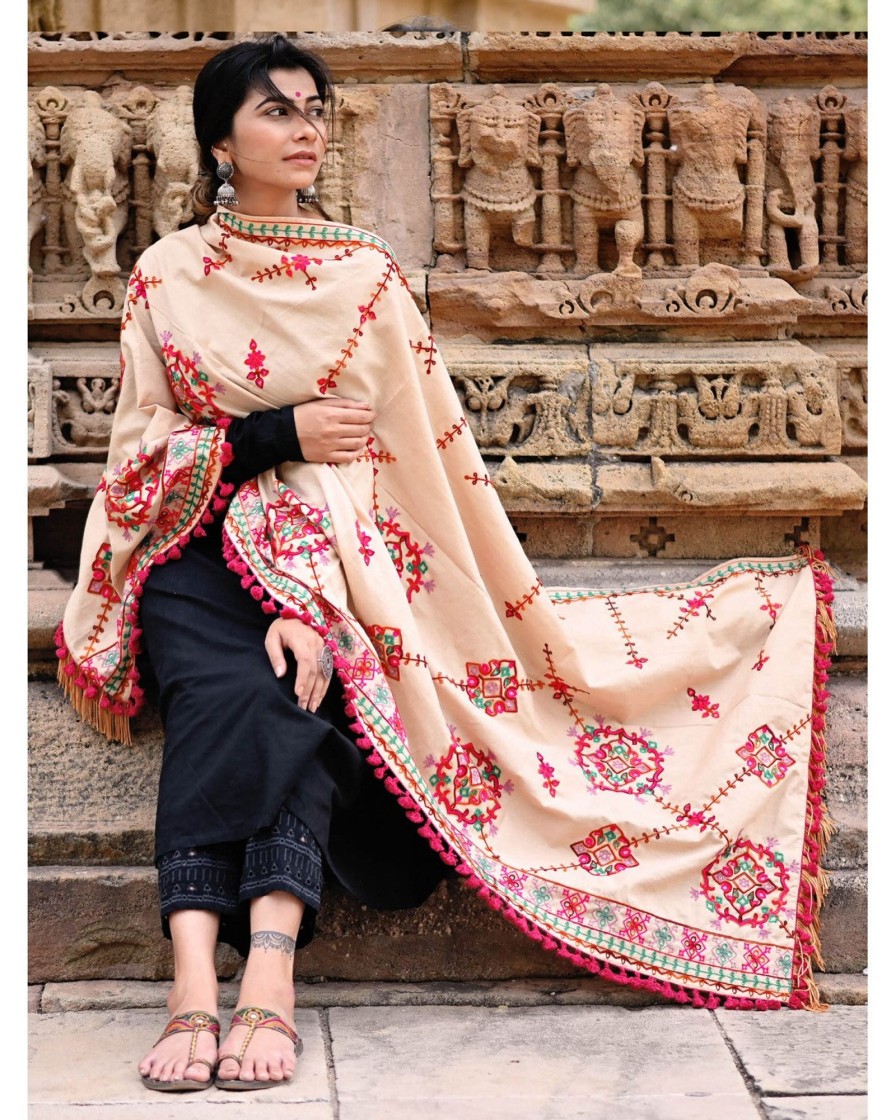 Women MESMORA FASHION | Women'S Beige Floral Motifs Aari Heavily Embroidered Khadi Shawl/Dupatta With Nrani Tassel Lace - Mesmora Fashion