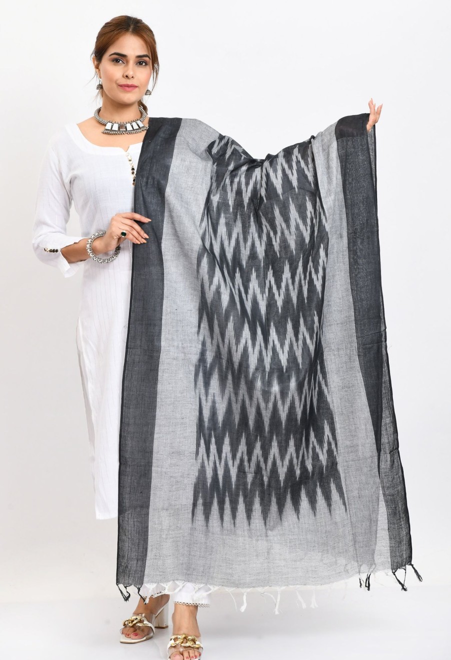 Women Moeza | Women'S Handloom Cotton Ikkat Dupatta - Moeza Black