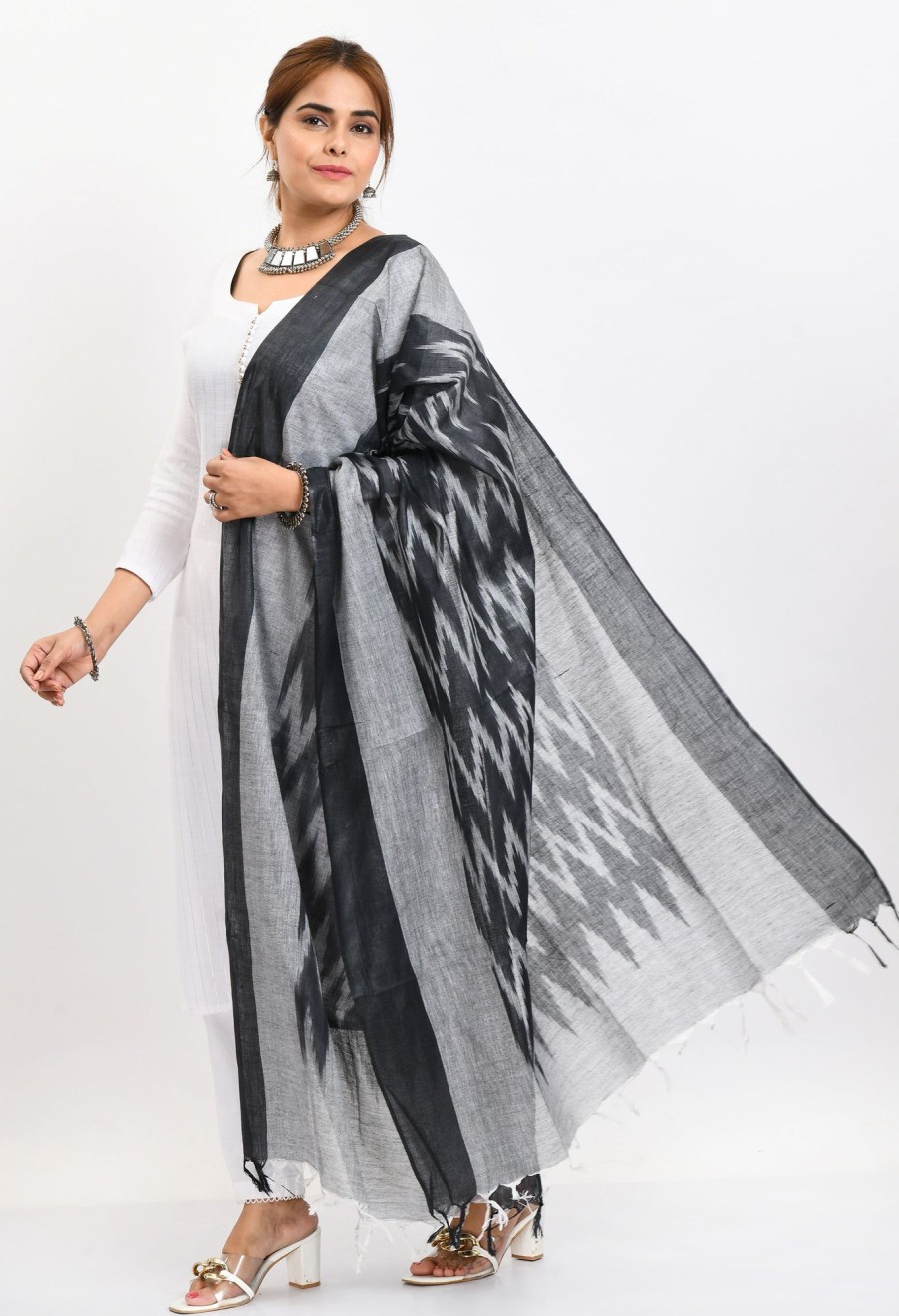 Women Moeza | Women'S Handloom Cotton Ikkat Dupatta - Moeza Black